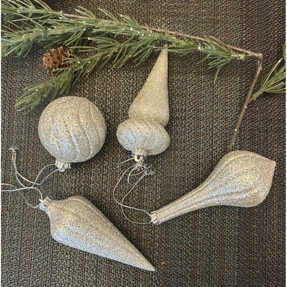 Set of 4 Avon Vintage Silver Glittered Christmas Tree Ornament Collection - Picture 2 of 4